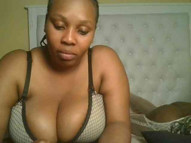 Queenlily25 webcam