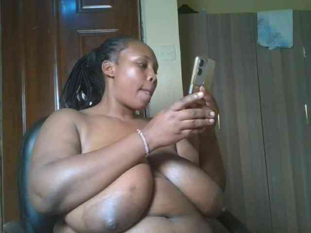 Queenlily25 webcam