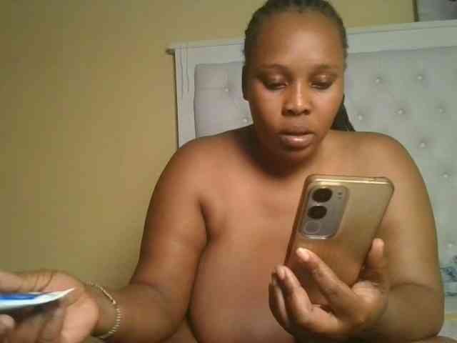 Queenlily25 webcam
