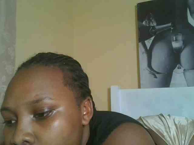 Queenlily25 webcam