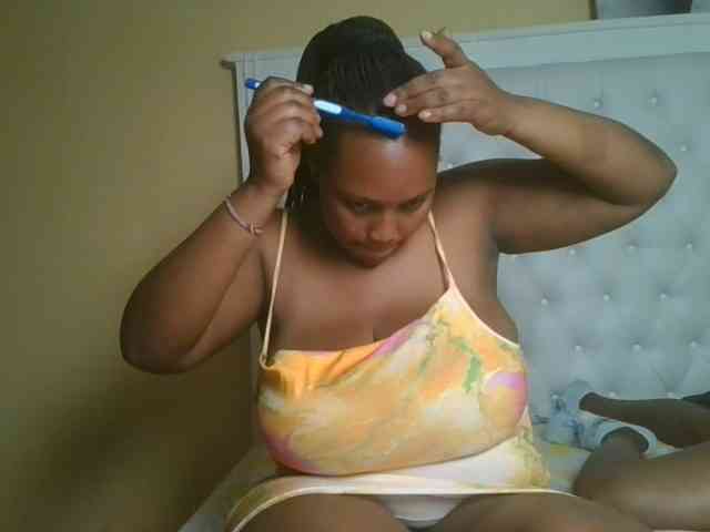 Queenlily25 webcam