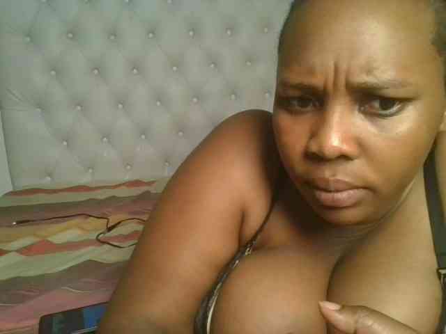 Queenlily25 webcam