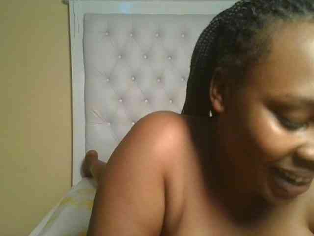 Queenlily25 webcam