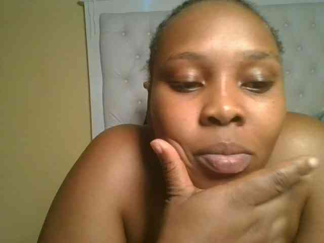 Queenlily25 webcam