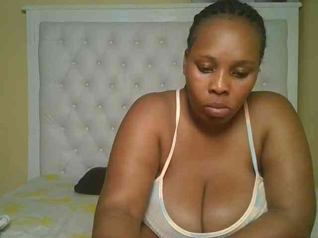 Queenlily25 webcam
