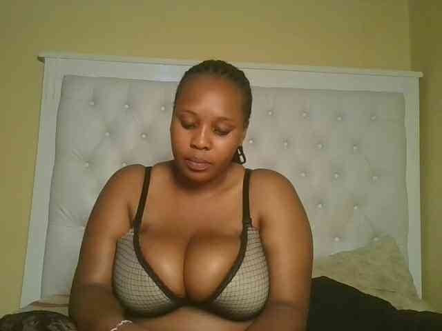 Queenlily25 webcam