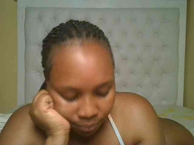 Queenlily25 webcam