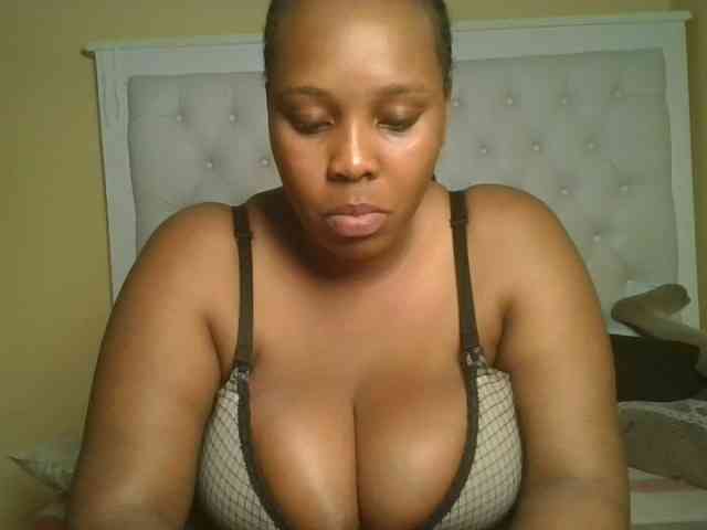 Queenlily25 webcam