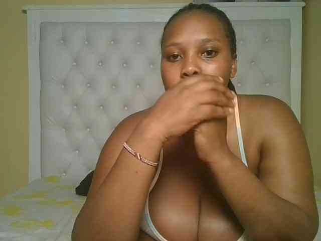 Queenlily25 webcam