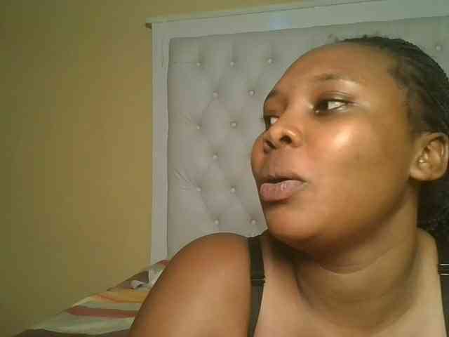 Queenlily25 webcam