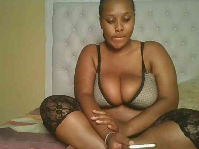 Queenlily25 webcam