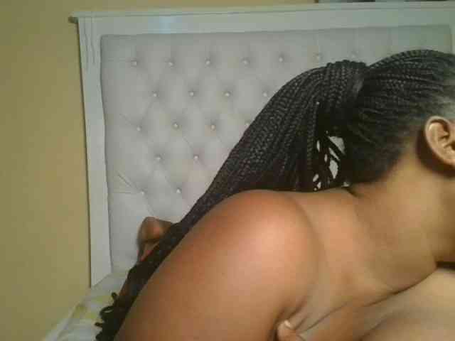 Queenlily25 webcam