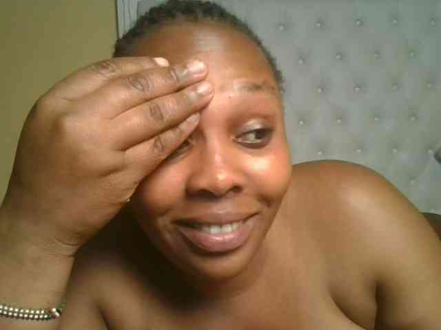 Queenlily25 webcam