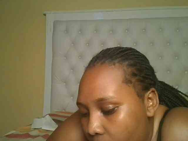 Queenlily25 webcam