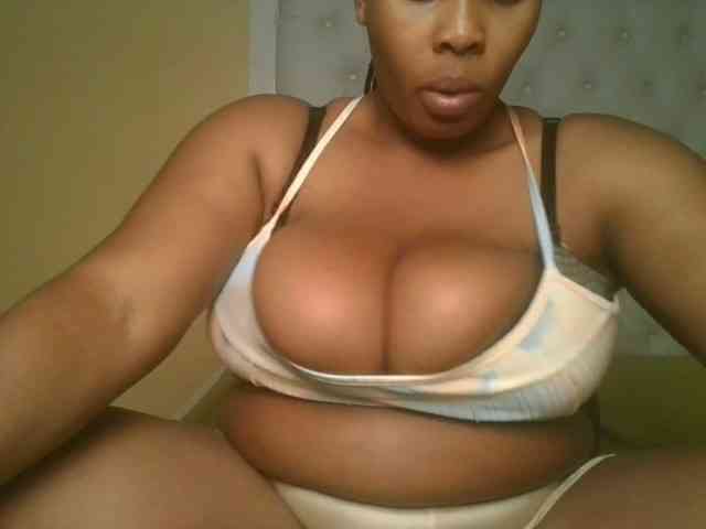Queenlily25 webcam