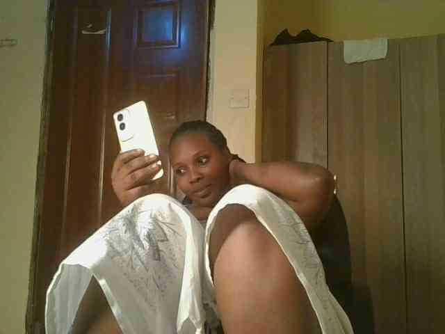 Queenlily25 webcam