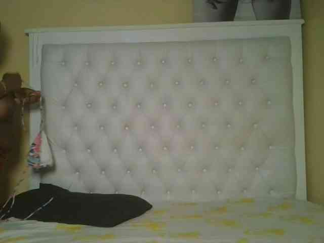 Queenlily25 webcam