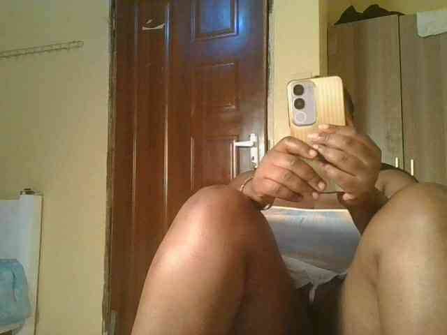 Queenlily25 webcam