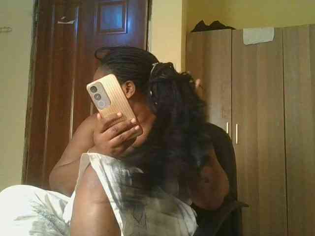 Queenlily25 webcam