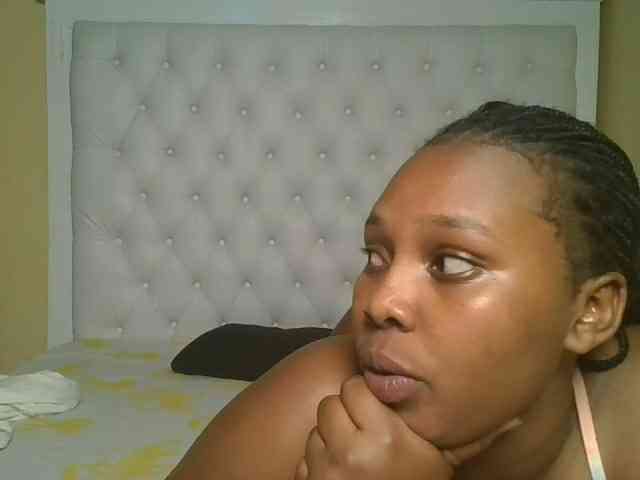 Queenlily25 webcam