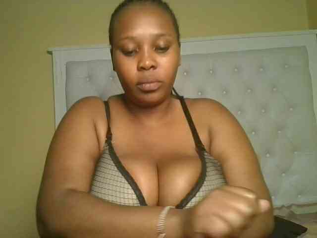 Queenlily25 webcam
