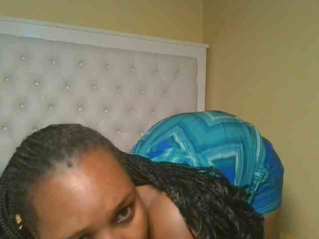 Queenlily25 webcam