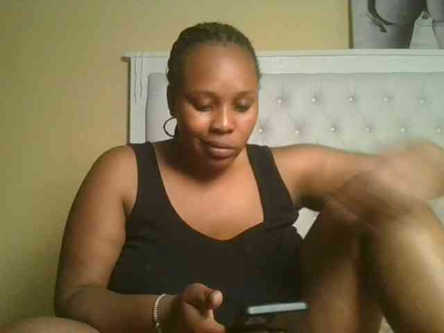 Queenlily25 webcam