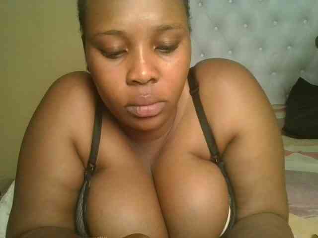 Queenlily25 webcam