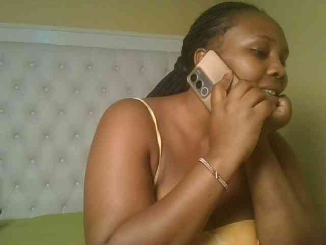 Queenlily25 webcam