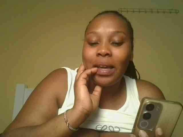 Queenlily25 webcam