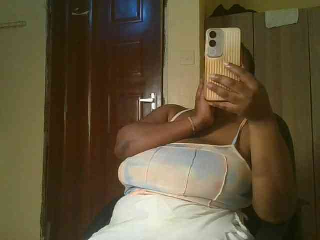 Queenlily25 webcam