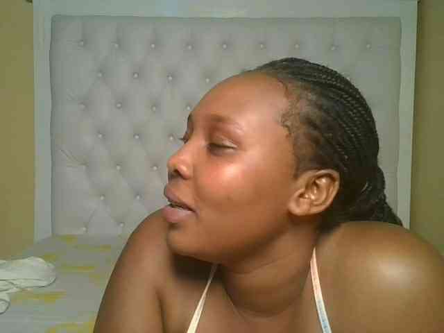Queenlily25 webcam
