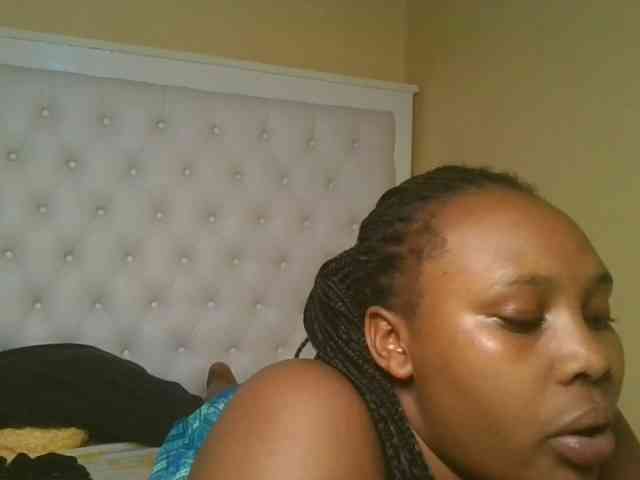 Queenlily25 webcam