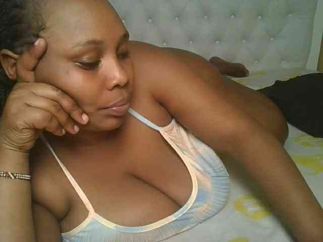 Queenlily25 webcam