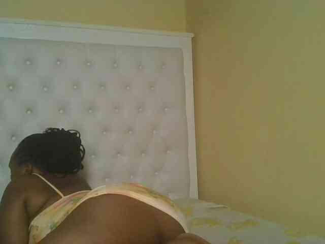 Queenlily25 webcam