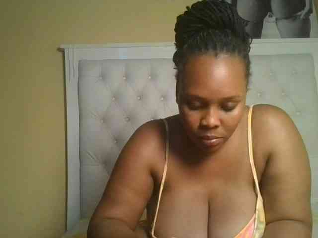 Queenlily25 webcam