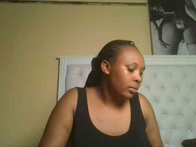 Queenlily25 webcam
