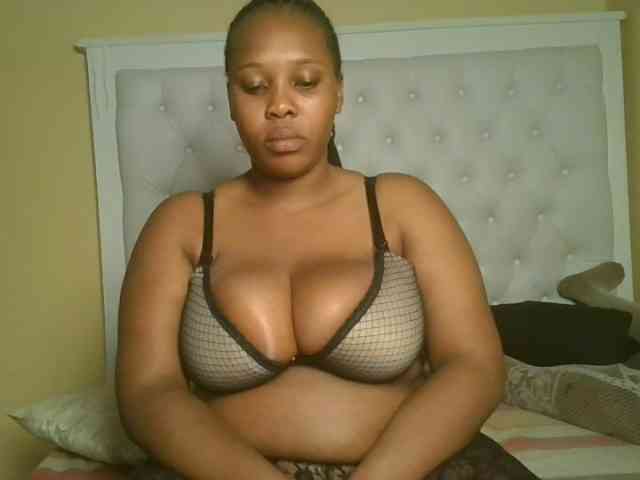 Queenlily25 webcam