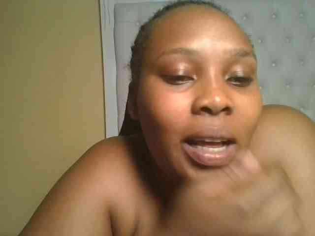 Queenlily25 webcam
