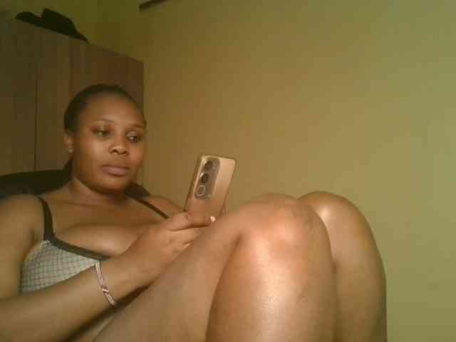 Queenlily25 webcam