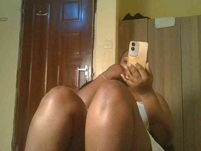 Queenlily25 webcam