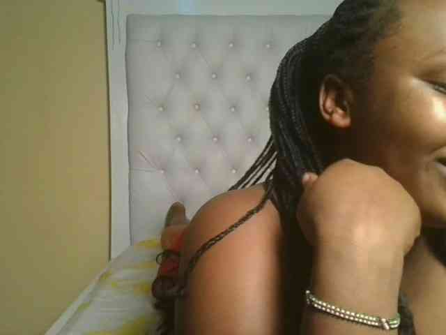 Queenlily25 webcam