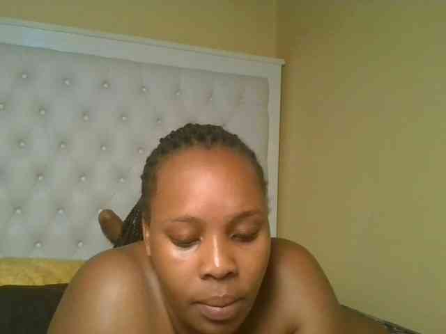 Queenlily25 webcam
