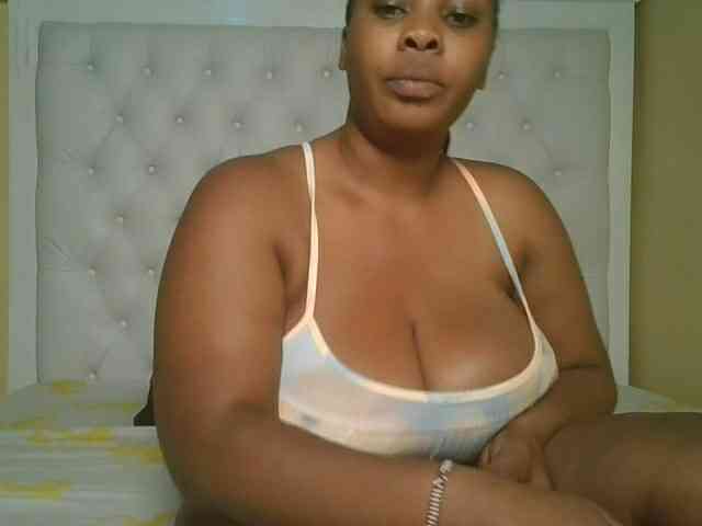 Queenlily25 webcam