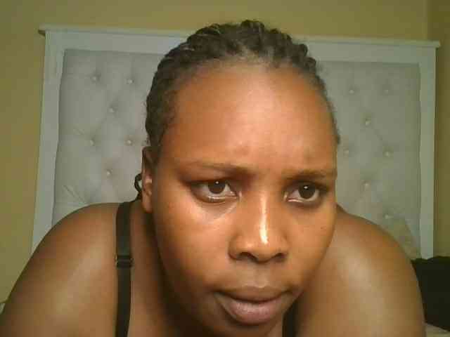 Queenlily25 webcam