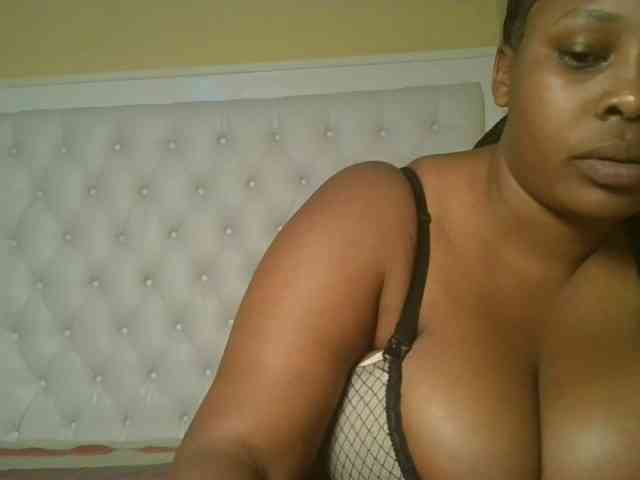 Queenlily25 webcam