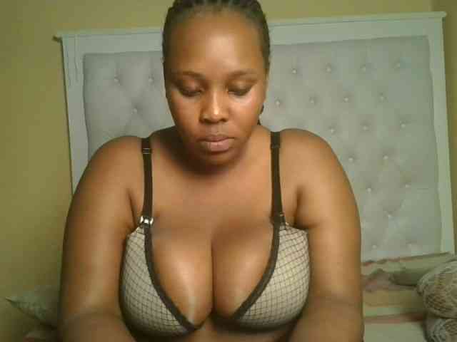 Queenlily25 webcam