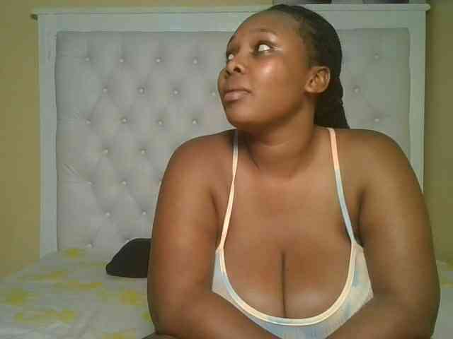 Queenlily25 webcam