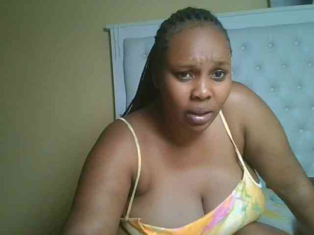 Queenlily25 webcam