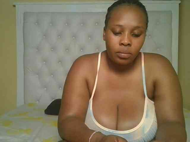Queenlily25 webcam